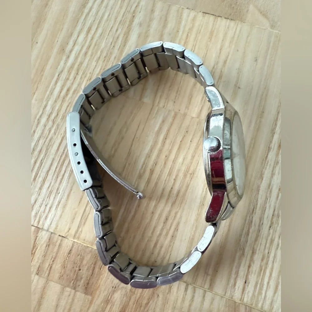 Q&Q by citizen silver tone classic dress watch NEW BATTERY